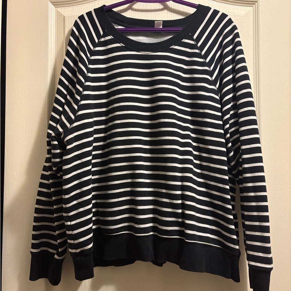 Old Navy Women's Black and White Striped Sweatshirt